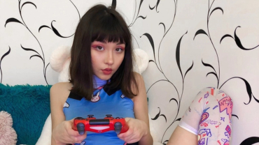 [DOTA 2] Nữ Streamer DOTA 2 Dzihiko (Nya): Từ Sự Cố Khoe Thân Trên Sóng Đến Hình Ảnh Táo Bạo Hơn