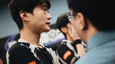 Bên cạnh drama cùng bạn bè bạo lực mạng một nữ streamer thì Shanks còn bị nghi có động thái nhắc lại vụ việc tiêu cực của Faker